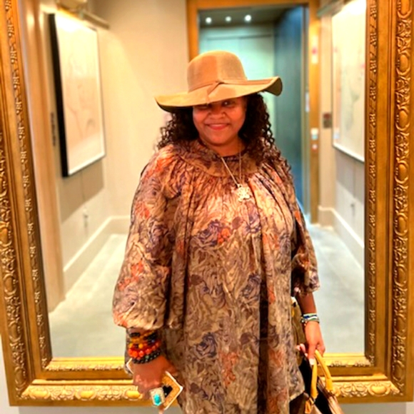 Meet your Posher, Adrienne - Picture 2 of 10